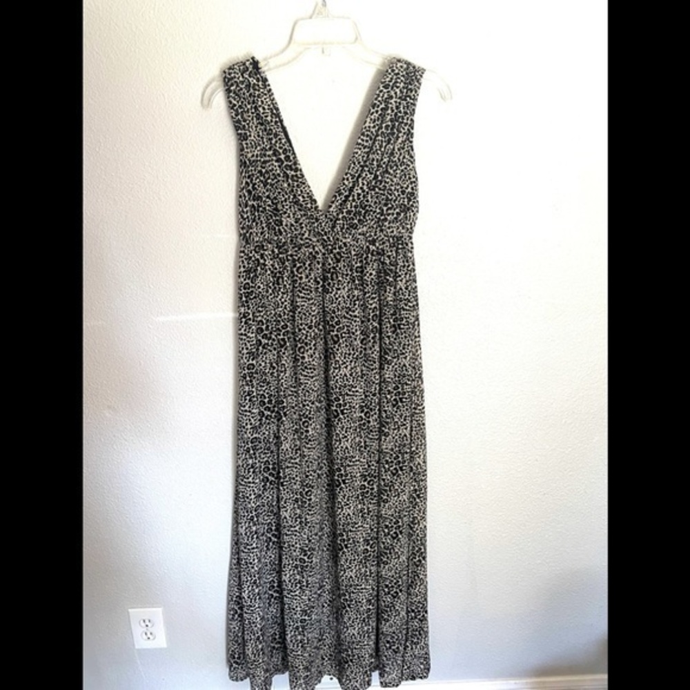 H&M leopard Print v-neck maxi dress size 4